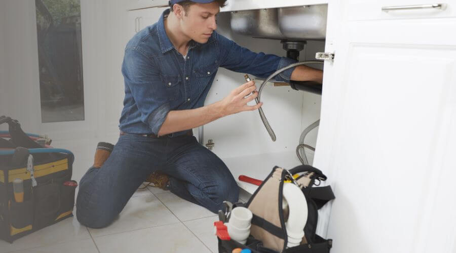 Expert burst pipe repair services in San Isidro, TX